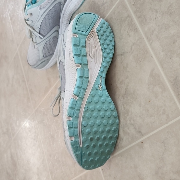 SKETCHERS GO RUN size womens 9 worn once. Nice shoes! - Picture 2 of 5